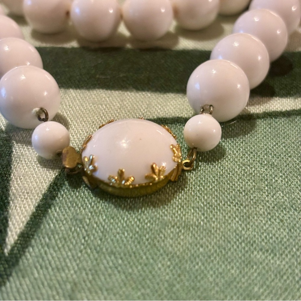 Vintage Austrian Made White Beaded Silk String Round Necklace - Picture 4 of 11